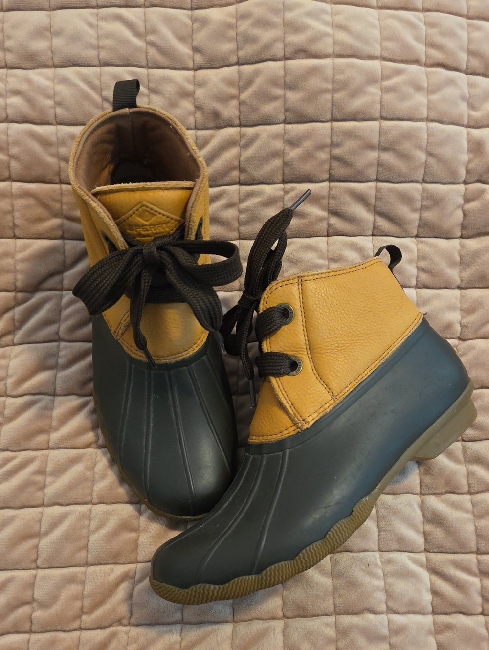 Sperry Duck Boots. Tan And Brown. Soft Leather Ankle With 2 Eyelet Lace Up.